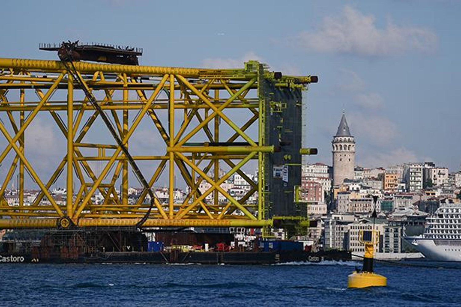 İstanbul Boğazı'na Dev Sondaj Platformu Girişi: Uzunluk 350 Metre!