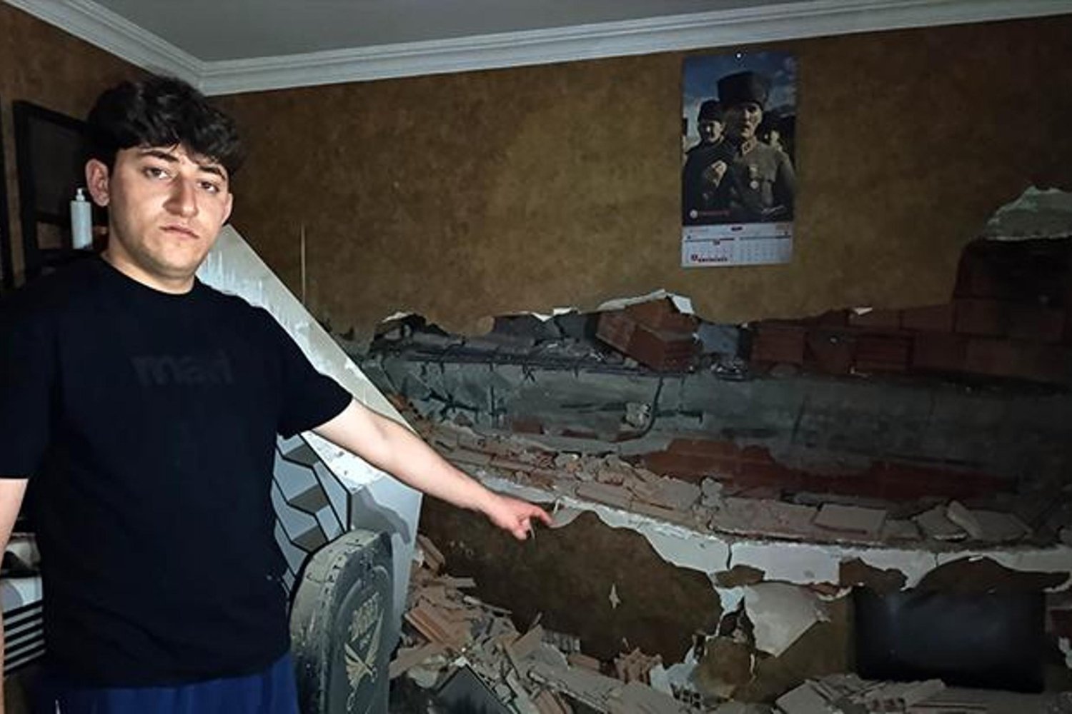Afyonkarahisar'da Otel Yıkımı Tehlike Yarattı: Dükkan Duvarları Çöktü!
