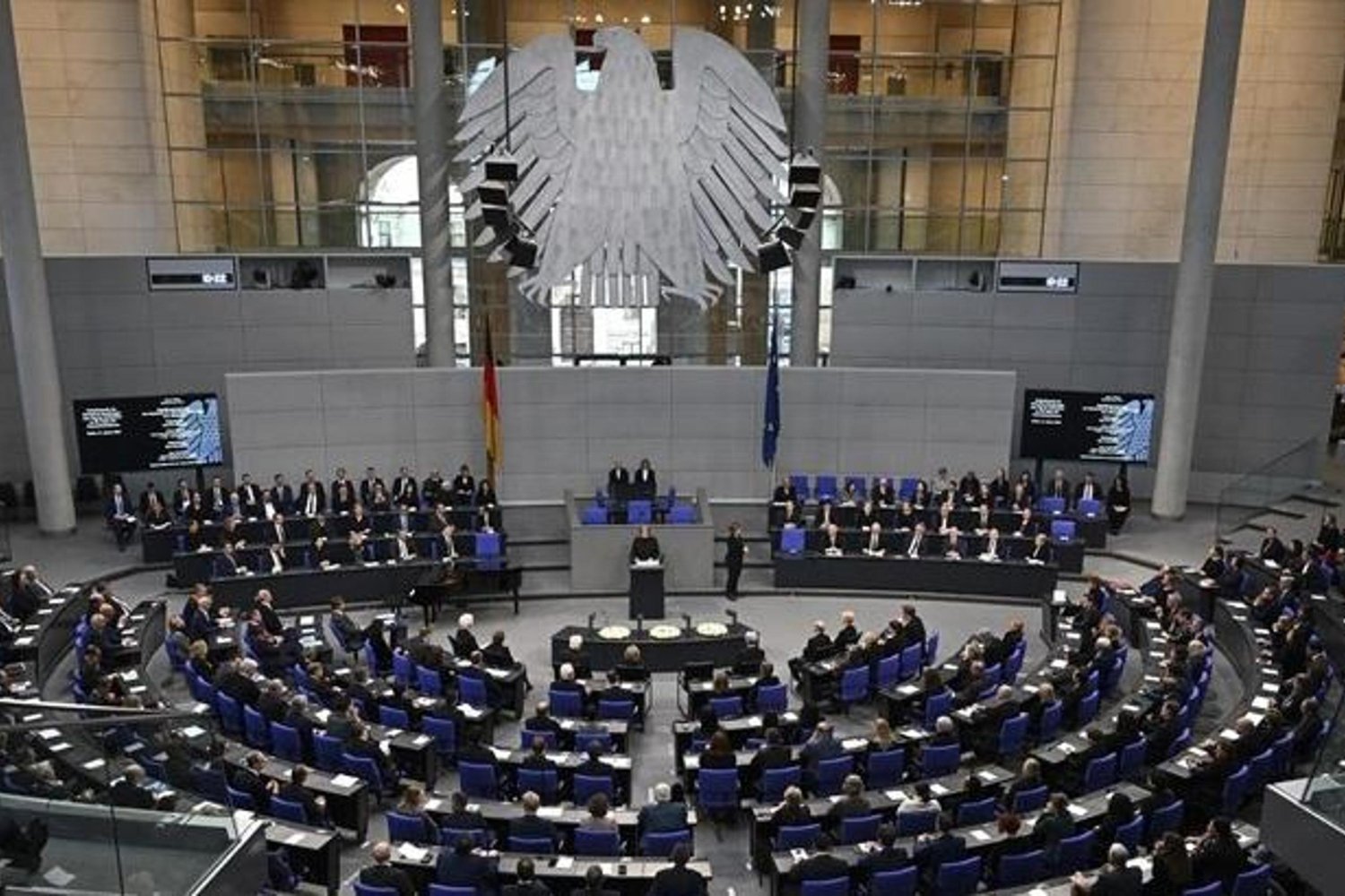 Almanya'da Anket: CDU/CSU Oyları Yüzde 21'ye Geriledi, AfD Ön Sıra Yatıyor