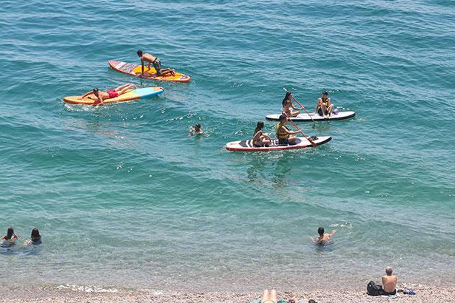 Antalya'da Yüksek Sıcaklıklar ve Serinlemek İçin Sahil Yoğunluğu