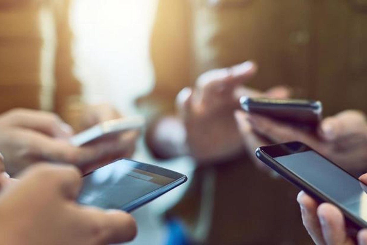 Polonya'da Öğrencilerin Cep Telefonları Kullanımı Yasaklanıyor