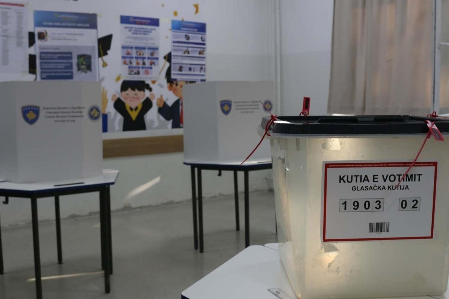 Kosova Seçim Sonuçları: Kurti Liderliğindeki Vetevendosje Birinci Çıkıyor