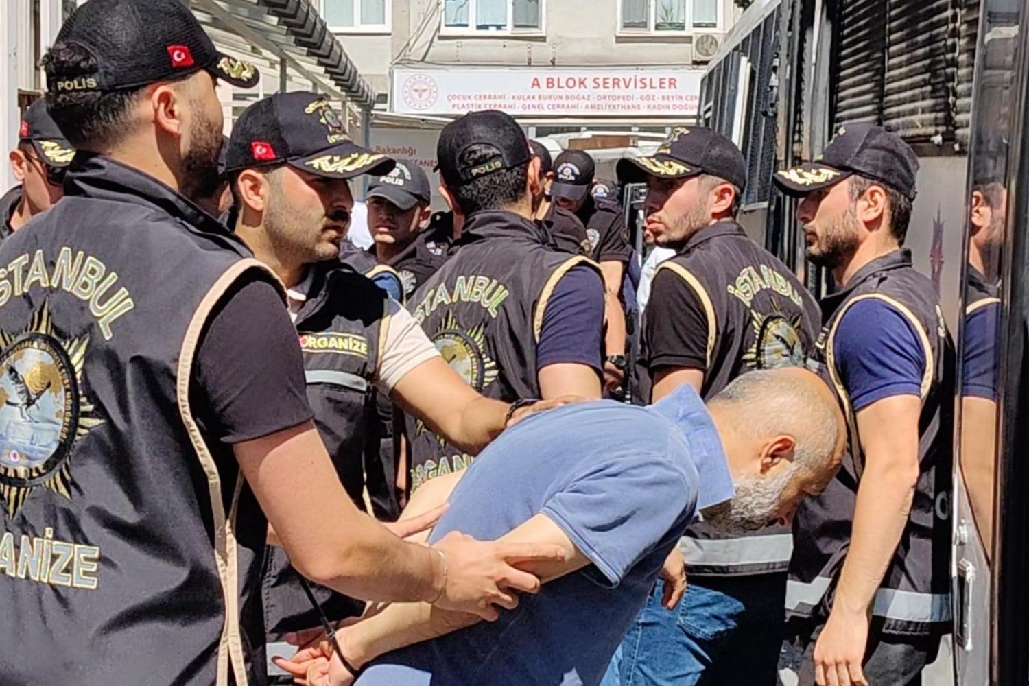 İstanbul'da Silahlı Suç Örgütüne Operasyon: 45 Gözaltı!