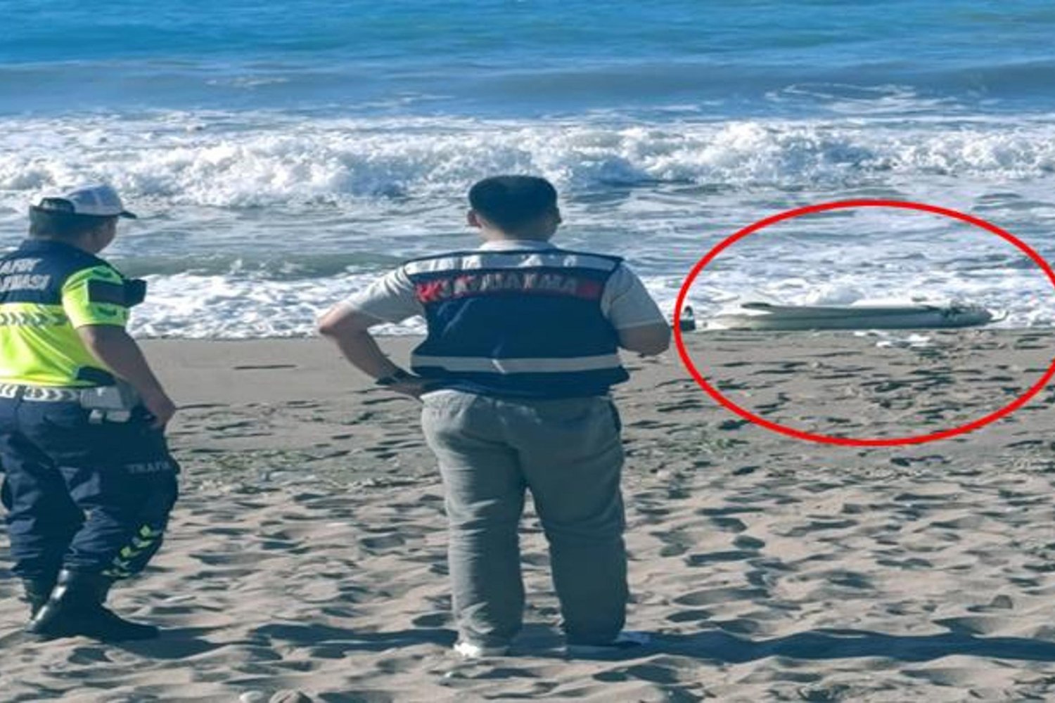 İHA Sahile Vurdu! Kurucaşile'de Dalga Parçalanmış İHA Bulundu