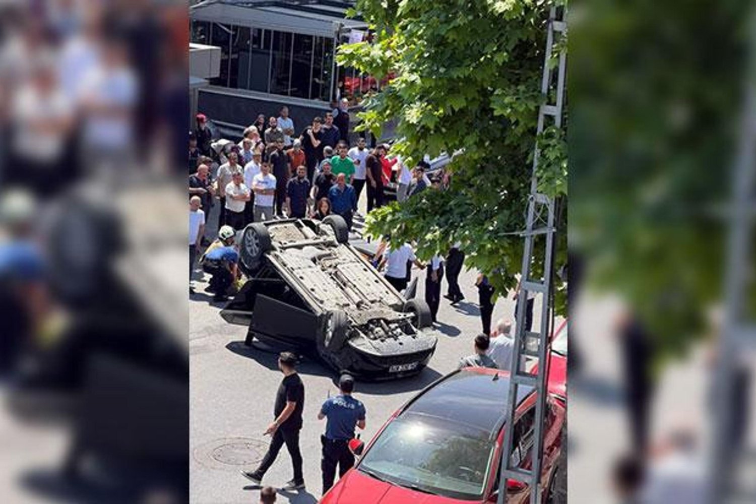İstanbul'da Feciyetiyle Büyüleyen Kaza: Otomobil Takla Attı