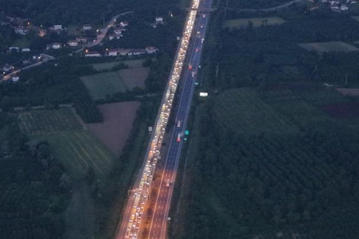 Kurban Bayramı Sonrası Anadolu Otoyolu'nda Trafik Yoğunluğu Devam Ediyor
