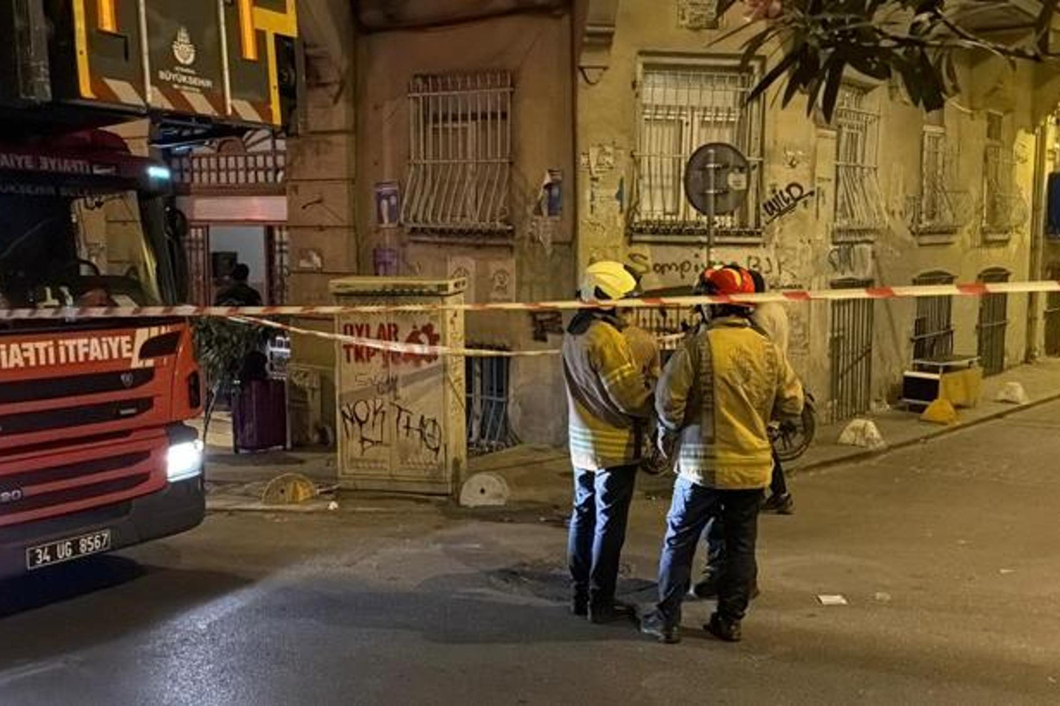 Kalyoncu Kulluğu Mahallesinde Bina Çöktü: Olay Anında Dikkat Çeken Detaylar