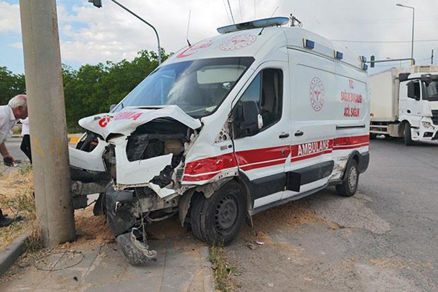 Bitlis'te Kaza: Ambulans ve Otomobil Çarpıştı, 10 Yaralı
