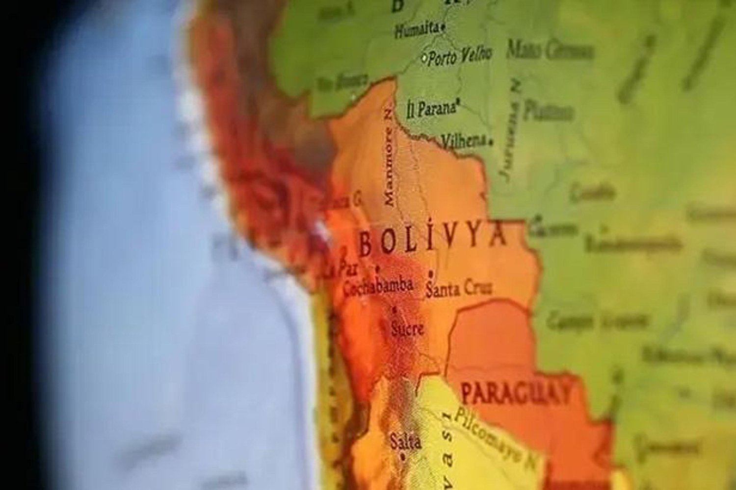 Bolivya'da Protestolar ve Hükümetten Kritik İstifa Dalgalanması