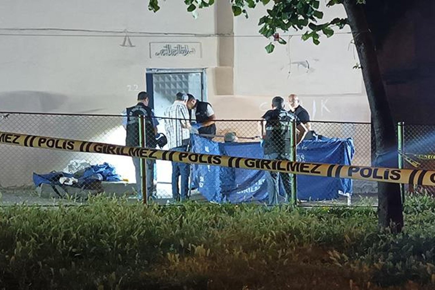 Cinnet Geçiren Şüpheli Silahla Çiftin Canına Kıydı: Ölümler Anbean Kamerada