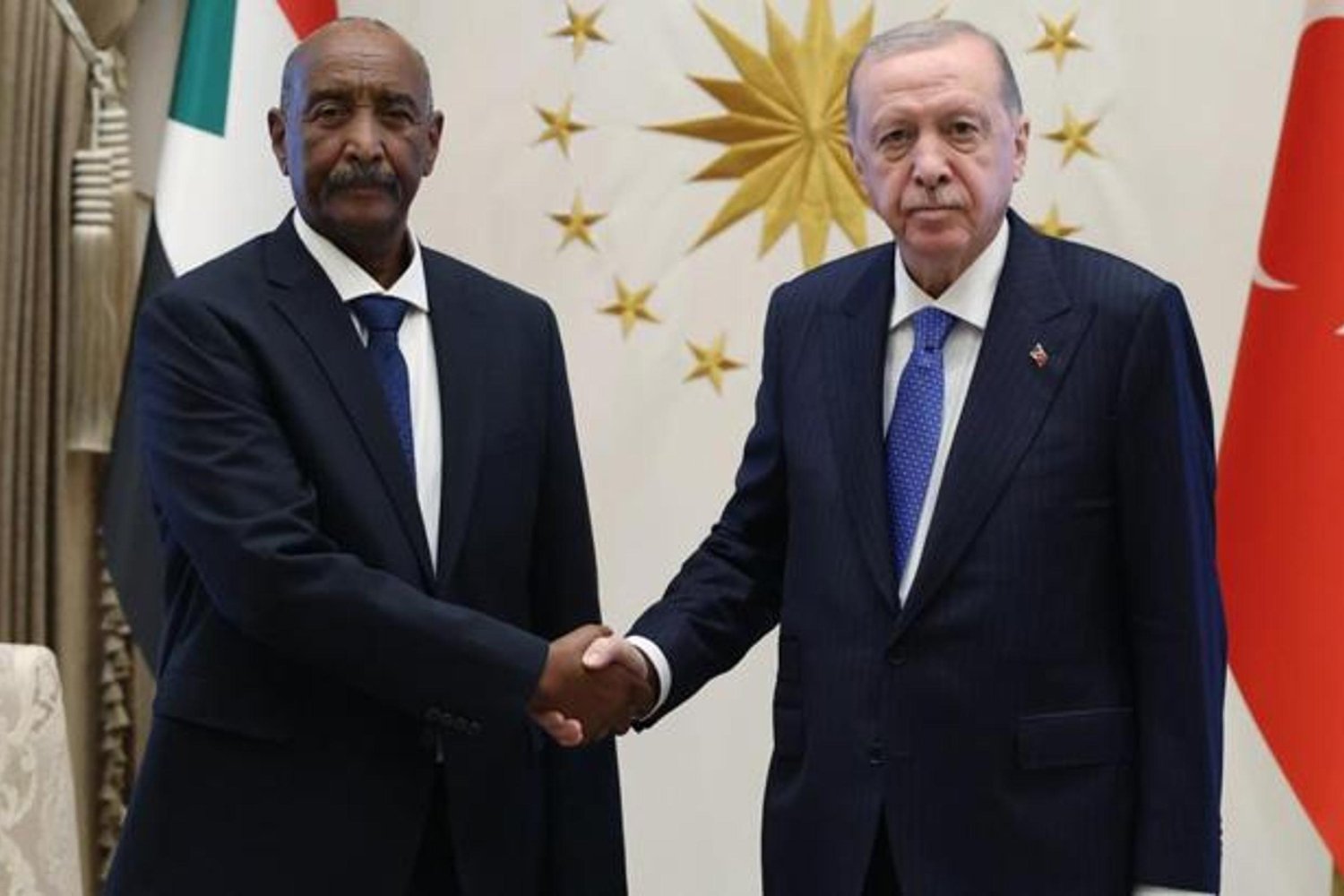 Cumhurbaşkanı Erdoğan Sudan'da Abdulfettah el-Burhan'ı Resmi Törende Karşıladı