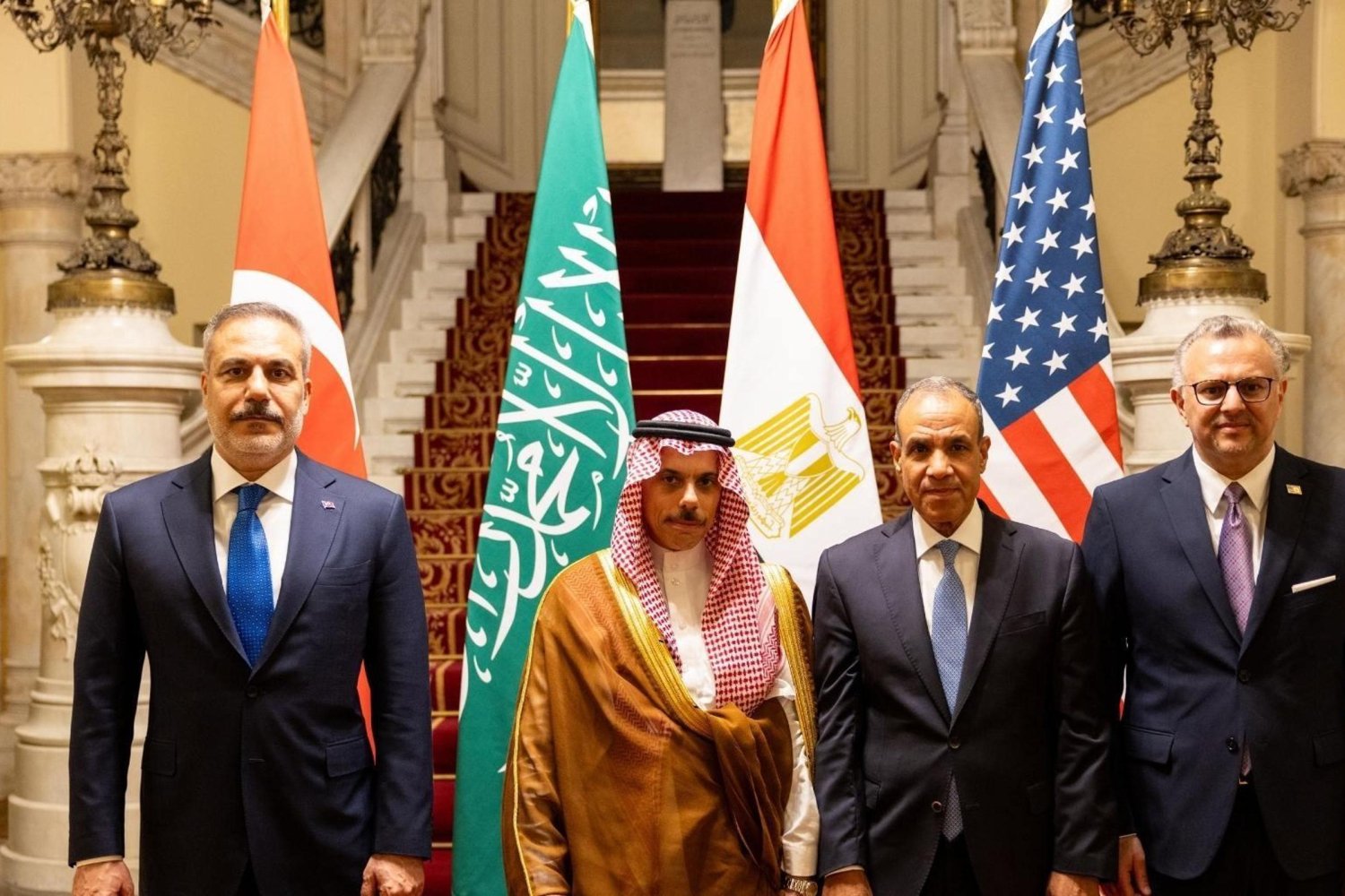 Kahire'deki Liderler Zirvesinde Libya ve Bölgesel Konular Masaya Yatırıldı