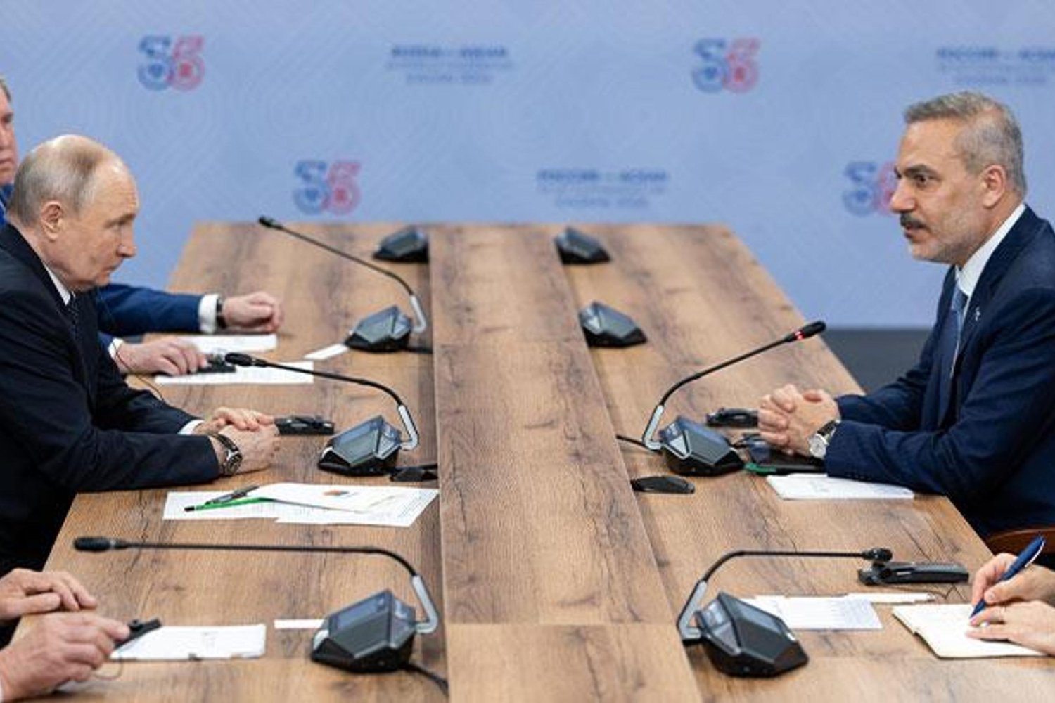 Diplomatik Zirvede Hakan Fidan ve Putin Buluşması Sürprizle Sonuçlandı