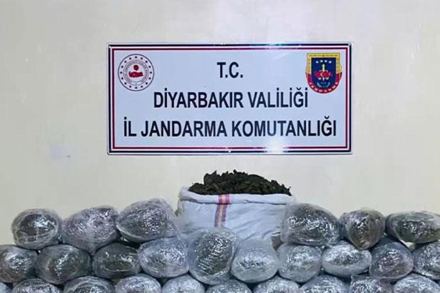 Diyarbakır'da Dev Operasyon: 40 Ton Esrar ve Kenevir Ele geçirildi