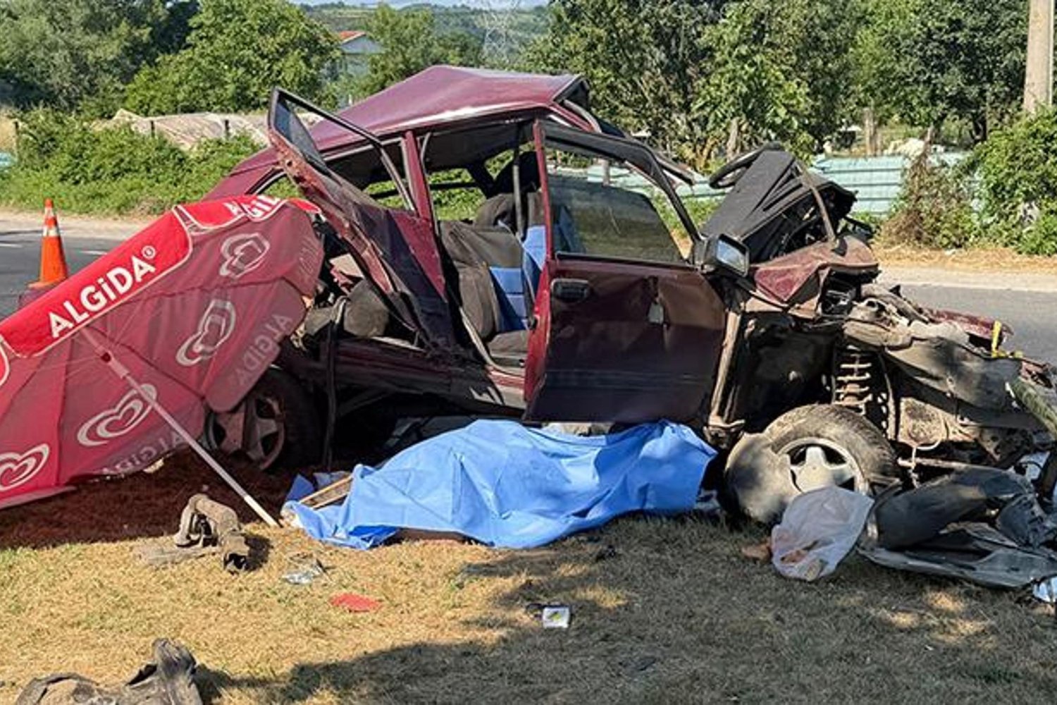 Düzce'de Trafik Kazası: Trafik Işığı Olmayan Kavşakta Feci Çarpışma