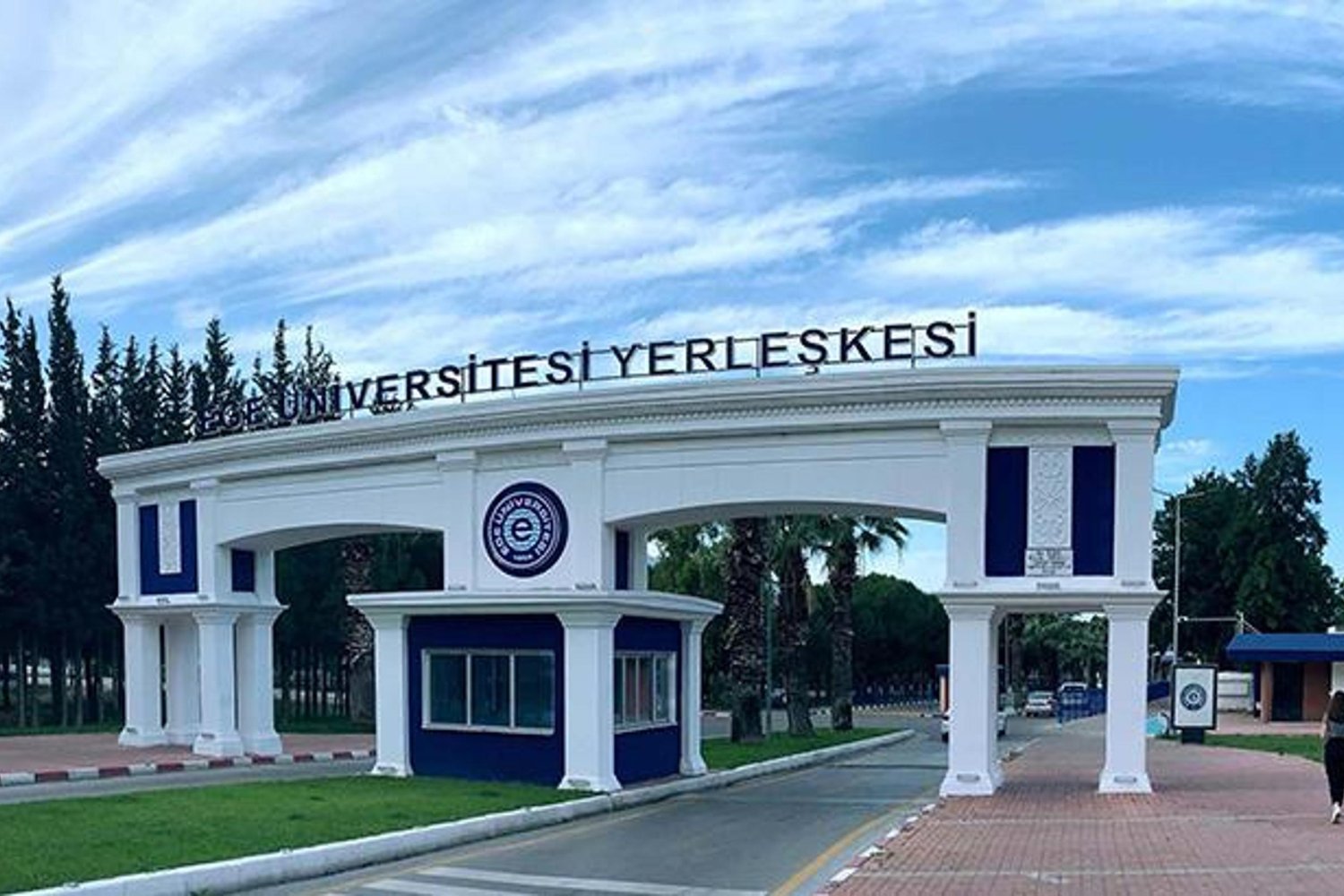 İzmir'de Kamu İhalelerinde Usulsüzlük Skandalı: 27 Kişi Tutuklandı