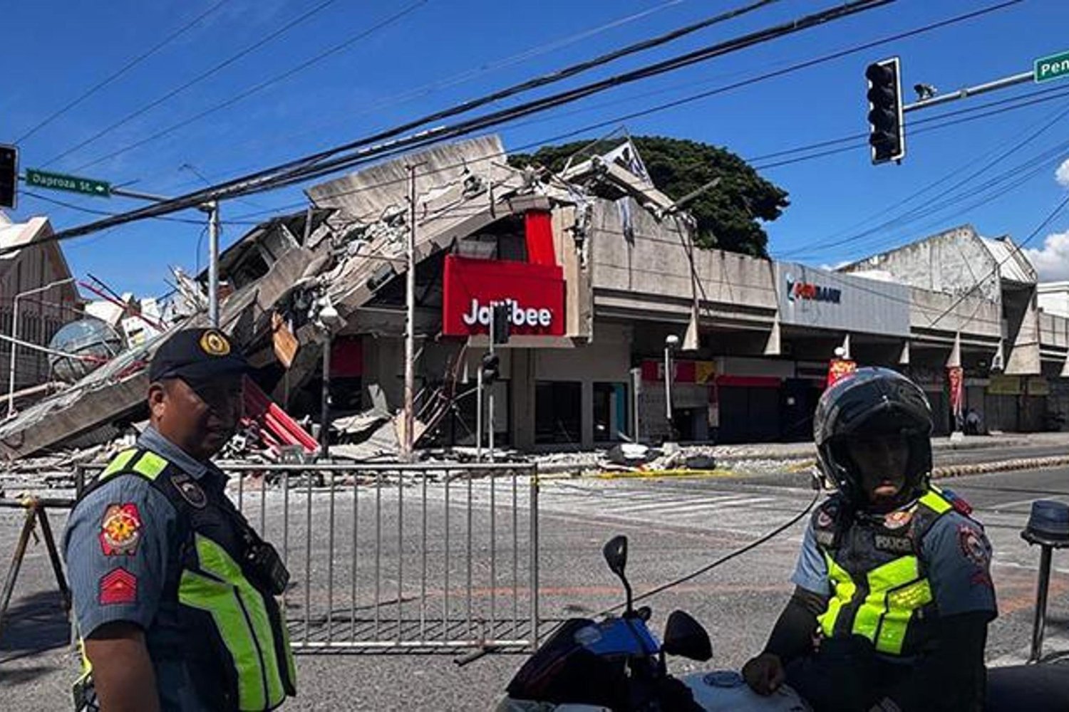 Filipinler Deprem ve Tsunami Uyarısı: 7.8 Şiddetinde Depremin Ardından Enkaz ve Riskler