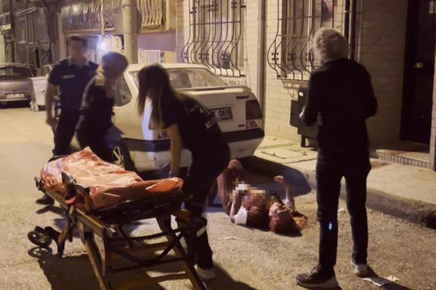 Bursa'da Cinnet Getiren Genç Annesini ve Kendini Bıçakladı, Polis Müdahale Etti