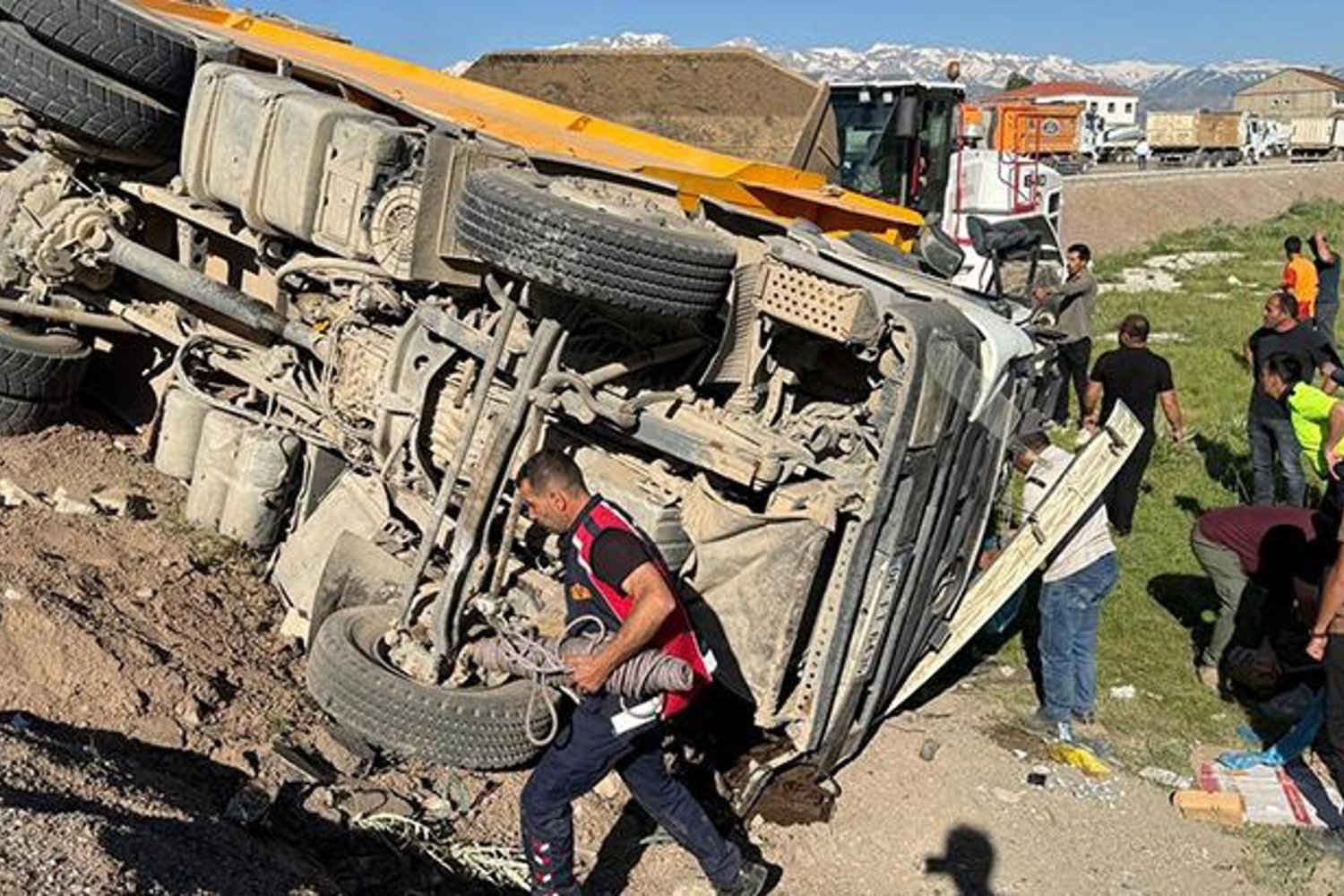 Yüksekova'da Feci Trafik Kazası: 2 Ölü, 3 Yaralı