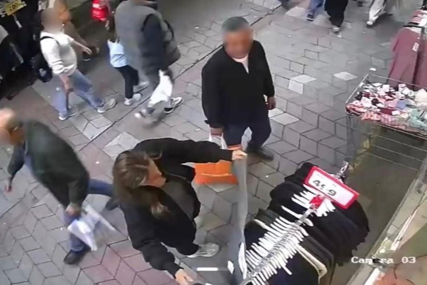 İlkadım'da Çalıntı Giyim Mağazası Operasyonu: Eşsiz Güvenlik Kamerası Görüntüleri