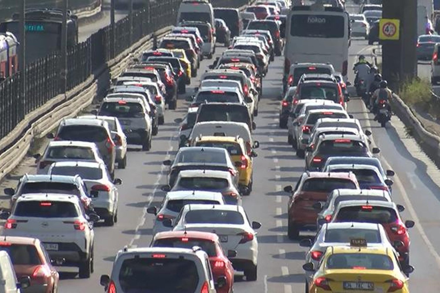 İstanbul Trafik Yoğunluğu ve Adalar Belediyesi Rüşvet Soruşturması Gündemde