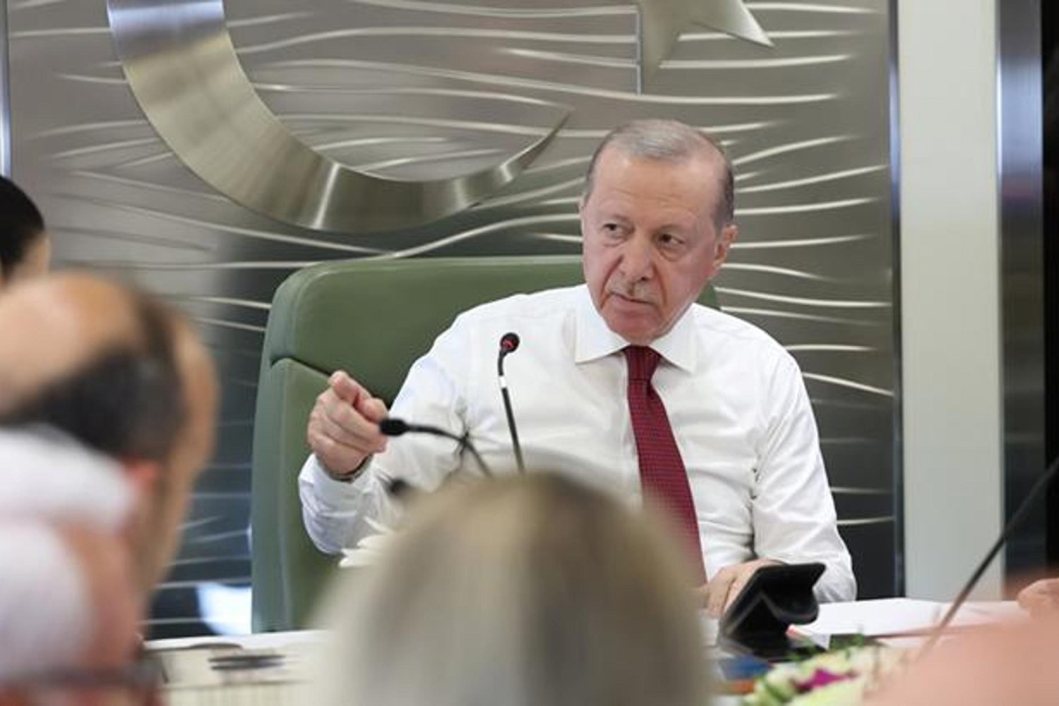 AK Parti 2024'te İddiaya Devam Ediyor: Anketlerle Yükseliş Sürecini Sürdürüyor