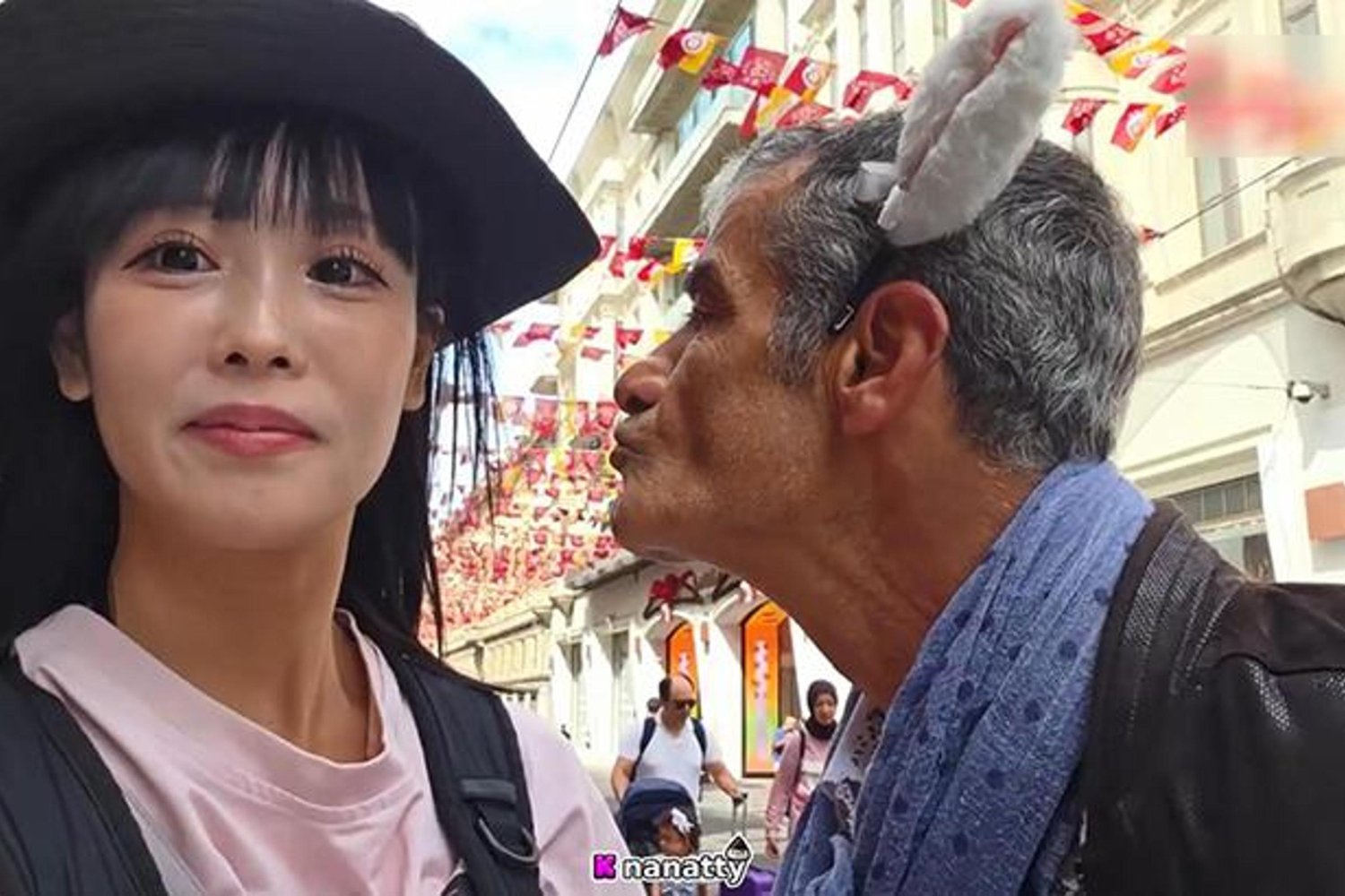 İstiklal Caddesi'nde Japon Yayıncına Rahatsızlık: Polis ve Esnaf Müdahale Etti
