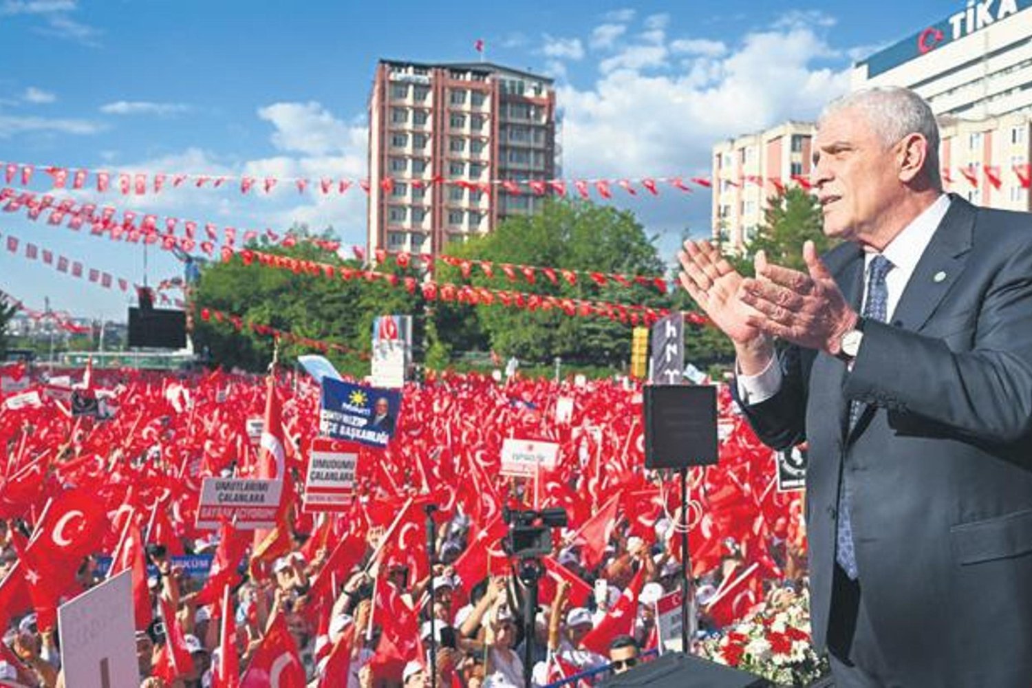 İYİ Parti Lideri Müsavat Dervişoğlu Mitinginde Coşkulu Anlar Yaşandı