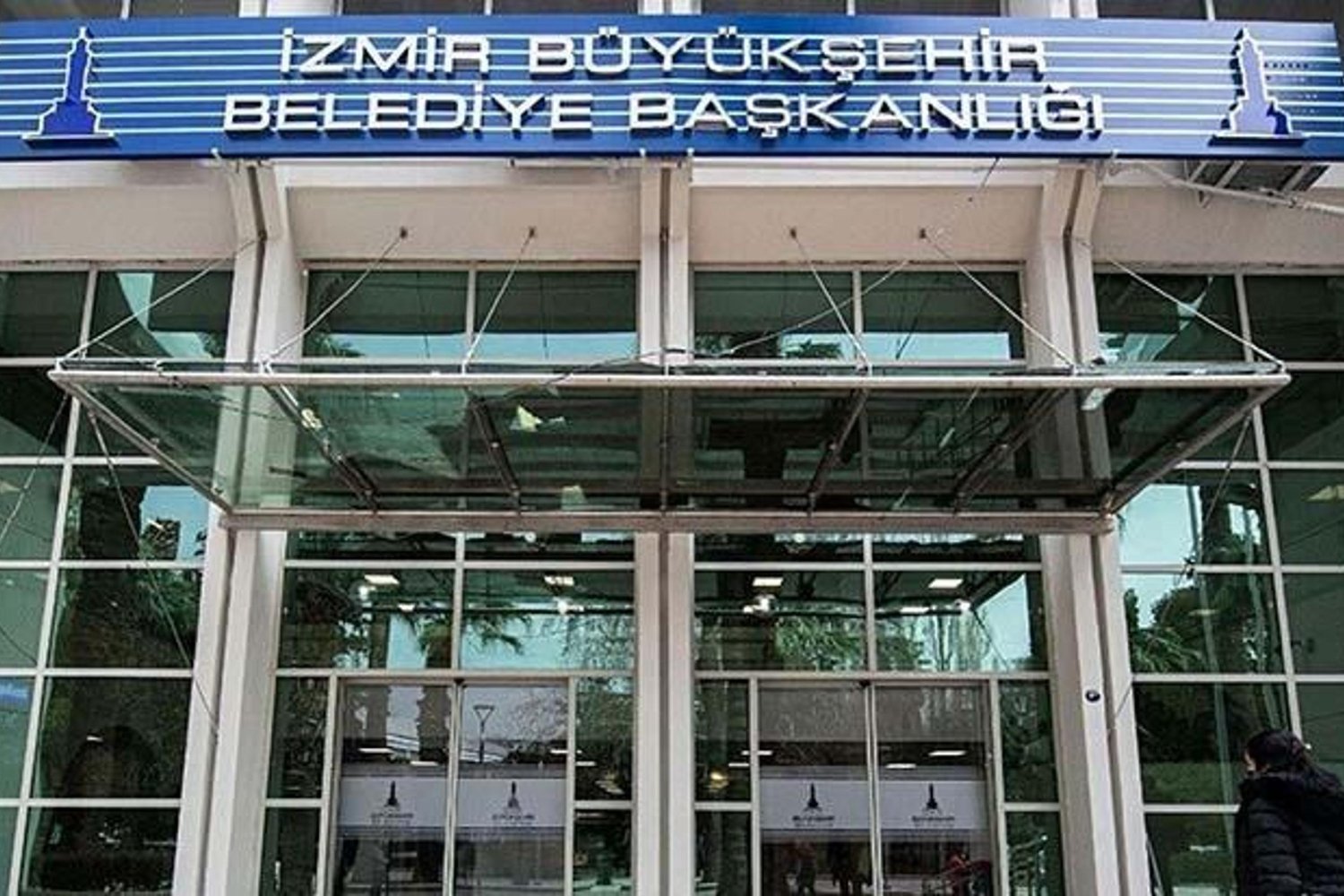 İzmir'de Yolsuzluk Operasyonu: Eski İZBETON Müdürü ve 6 Şüpheli Gözaltında