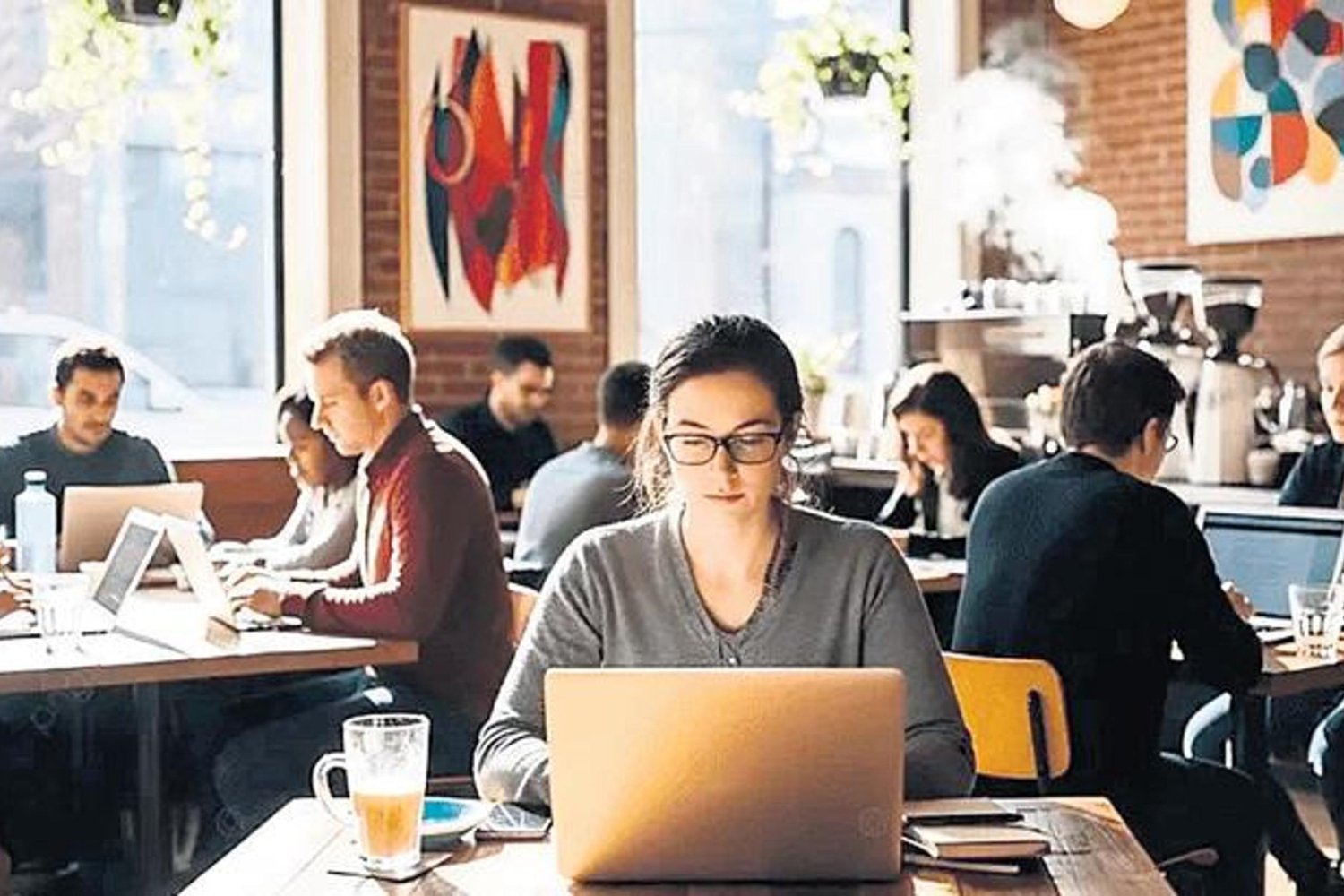 Kafelerde Yeni Dönem: Laptop Yasakları ve Wi-Fi Kısıtlamaları Gündemde