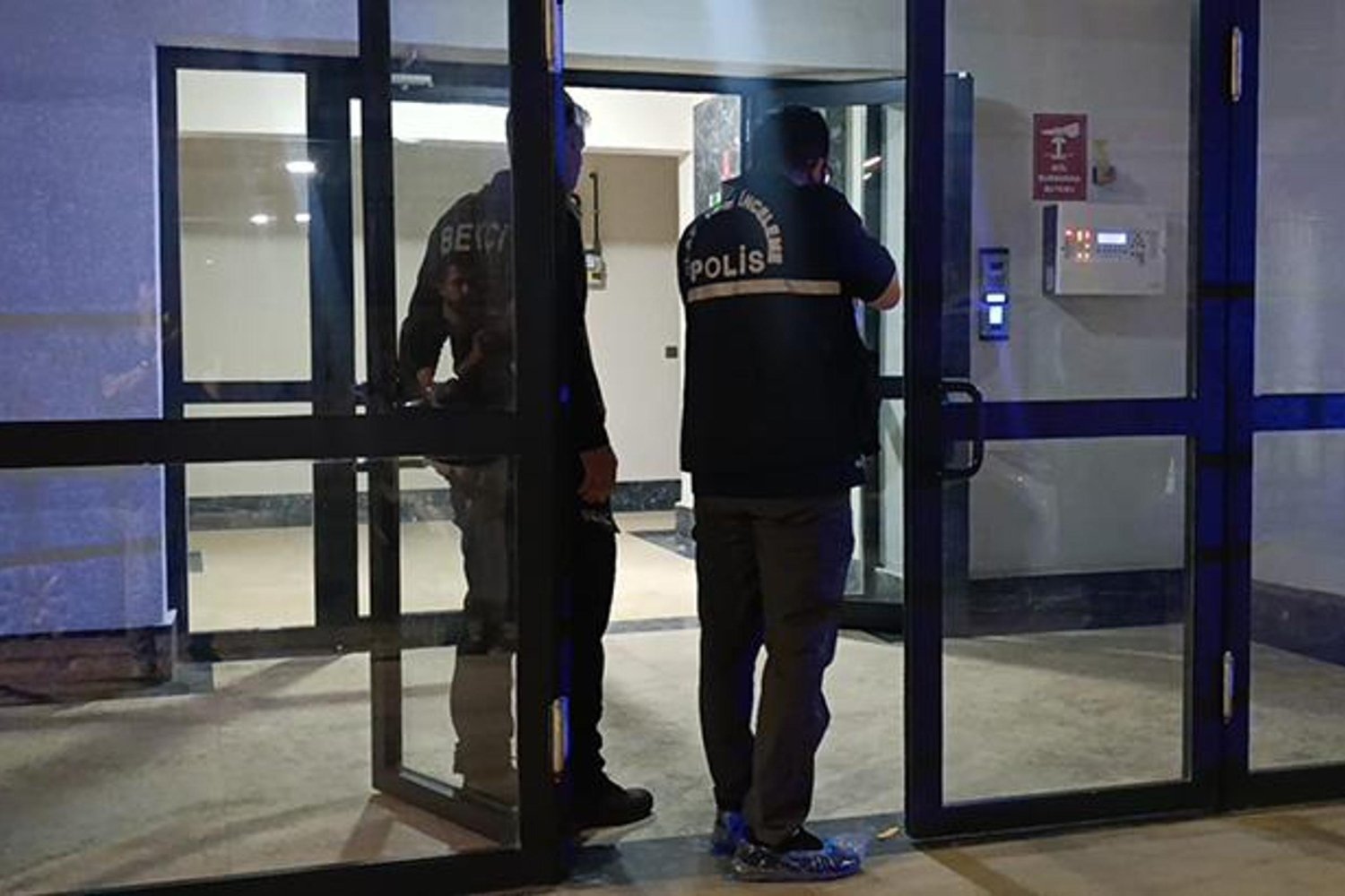 Dulkadiroğlu'nda Tartışma Kanlı Bitti: Damattan Bıçak Tehdidi