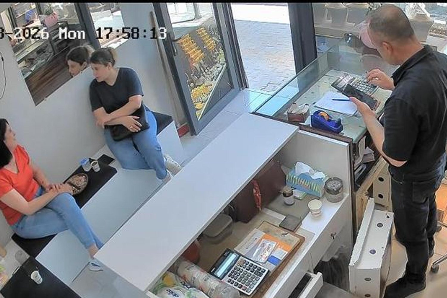 Konteynerde Gizemli Silahlı Çatışma: Baba ve Kızı Hayatını Kaybetti