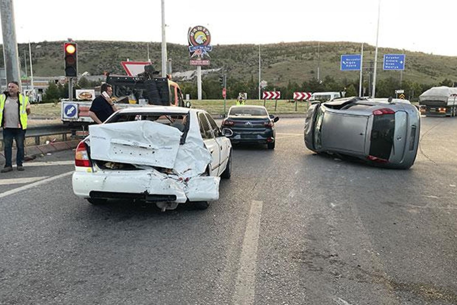 İstanbul Boğazköprü Mahallesinde Zincirleme Trafik Kazası: 4 Yaralı