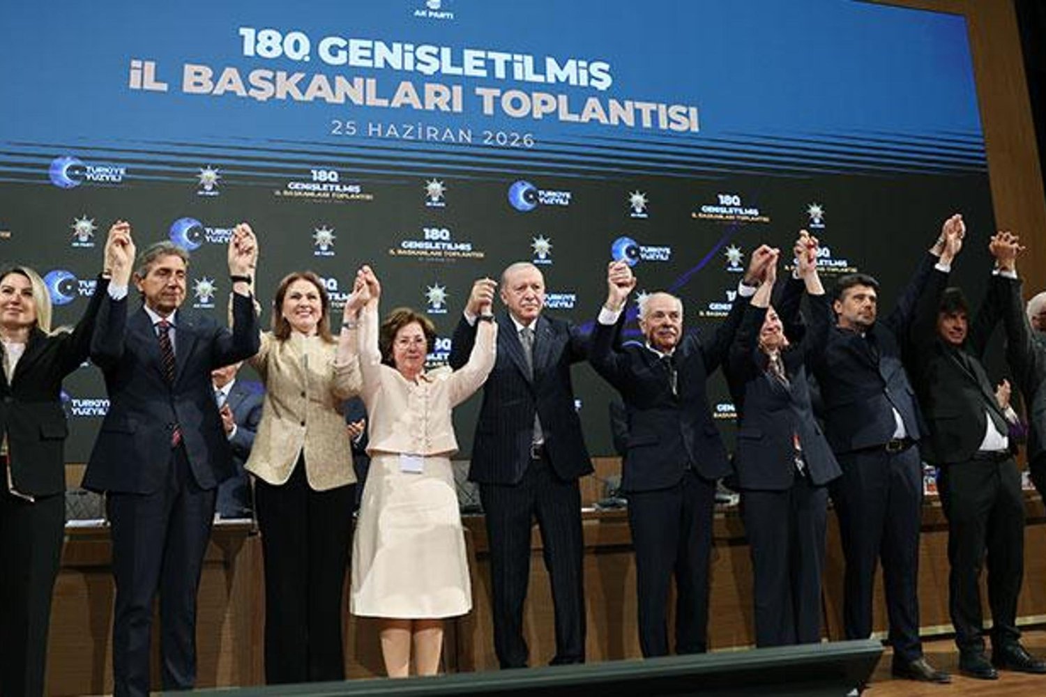 Keşan Belediye Başkanı Özcan'a Erdoğan Rozeti Takıldı! Yeni Dönem Başladı