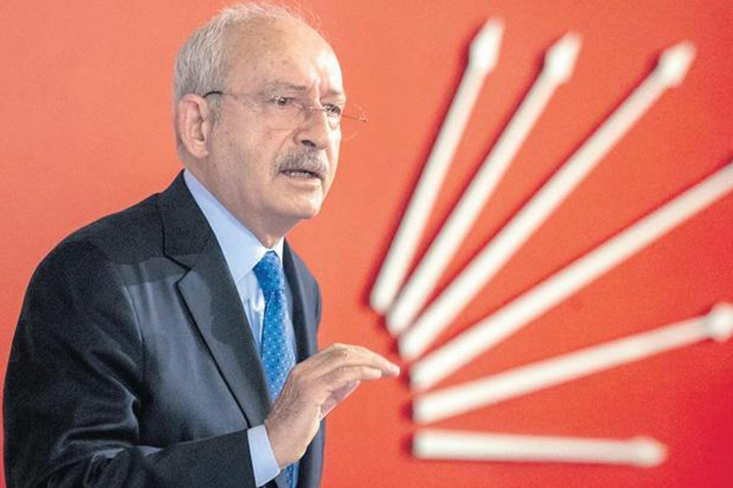 Siyasi İletişimde Yön Değişimi: Parti İçin Yeni Stratejiler ve Kamuoyunun Görüşleri