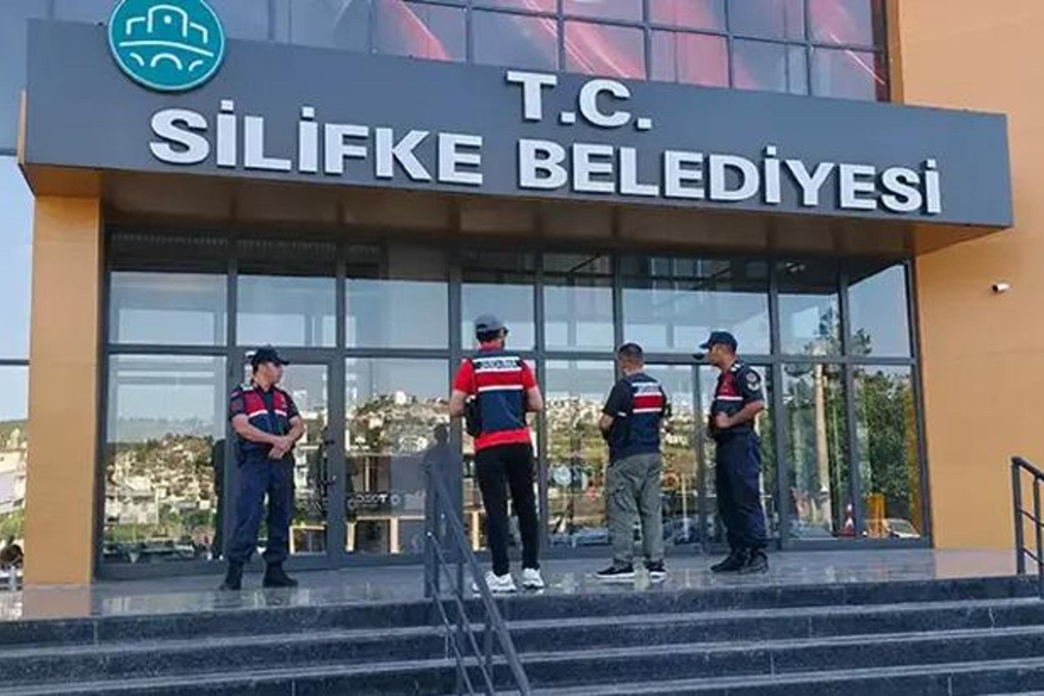 Silifke Belediyesine Operasyon: 8 Tutuklama, Çok Sayıda Şüpheli Serbest