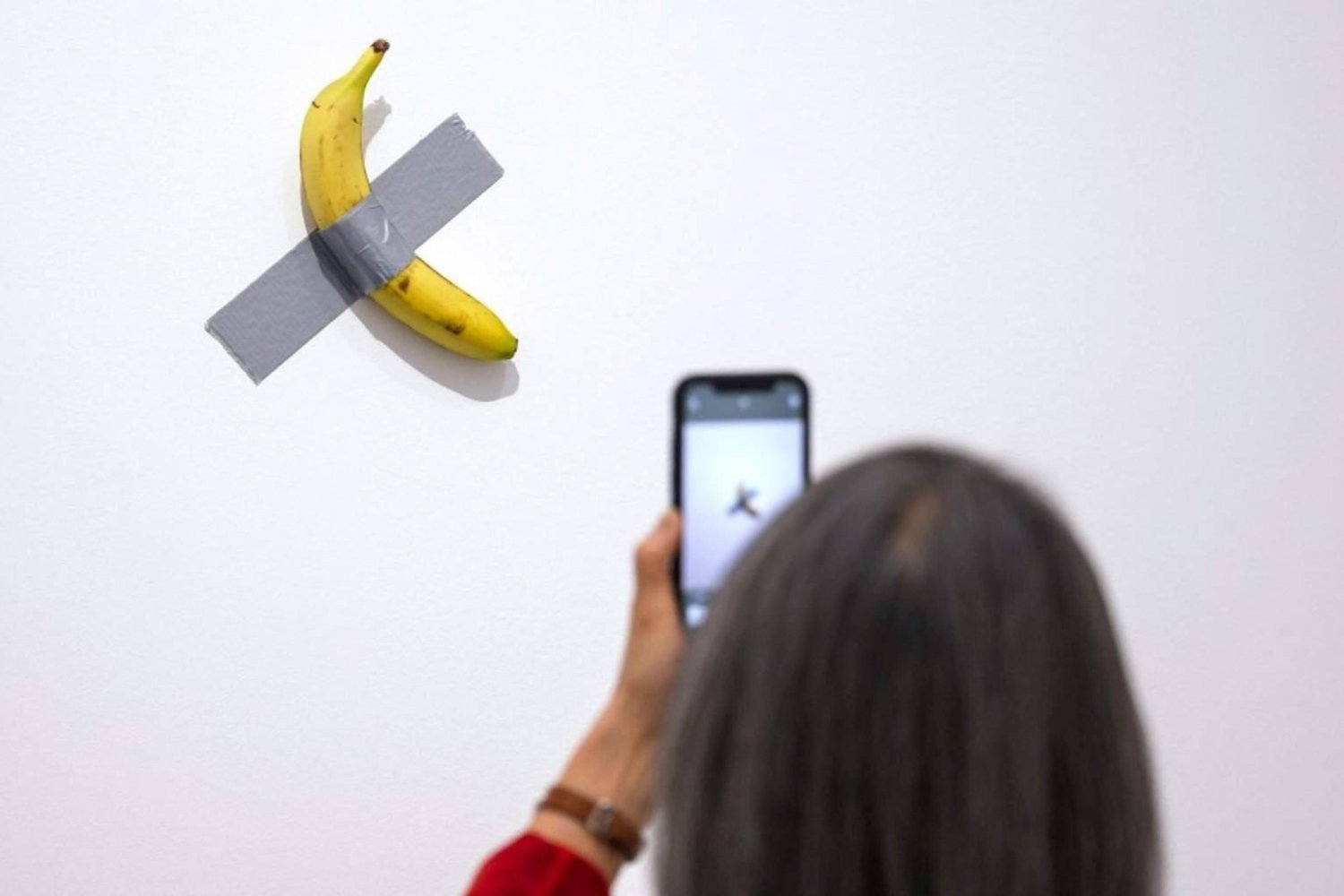 İtalyan Sanatçı Maurizio Cattelan'ın Muzlu Eseri Çalındı! Detaylar Gündemde