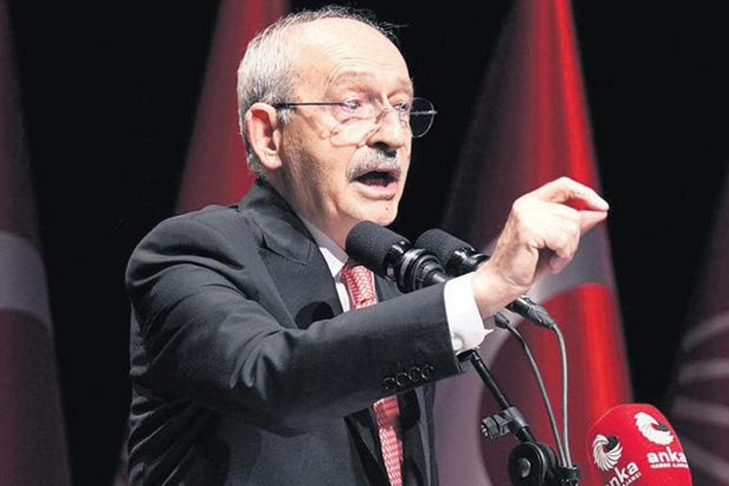 CHP'de Kurultay Krizi: Kılıçdaroğlu ve Özel Çatışması Sürüyor