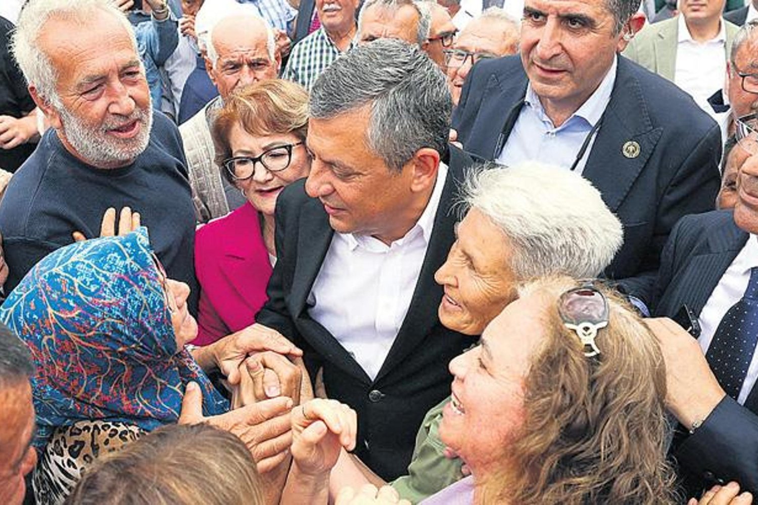 Özgür Özel'den CHP İçin Kritik Mesaj: Yeni Parti Geliyor!