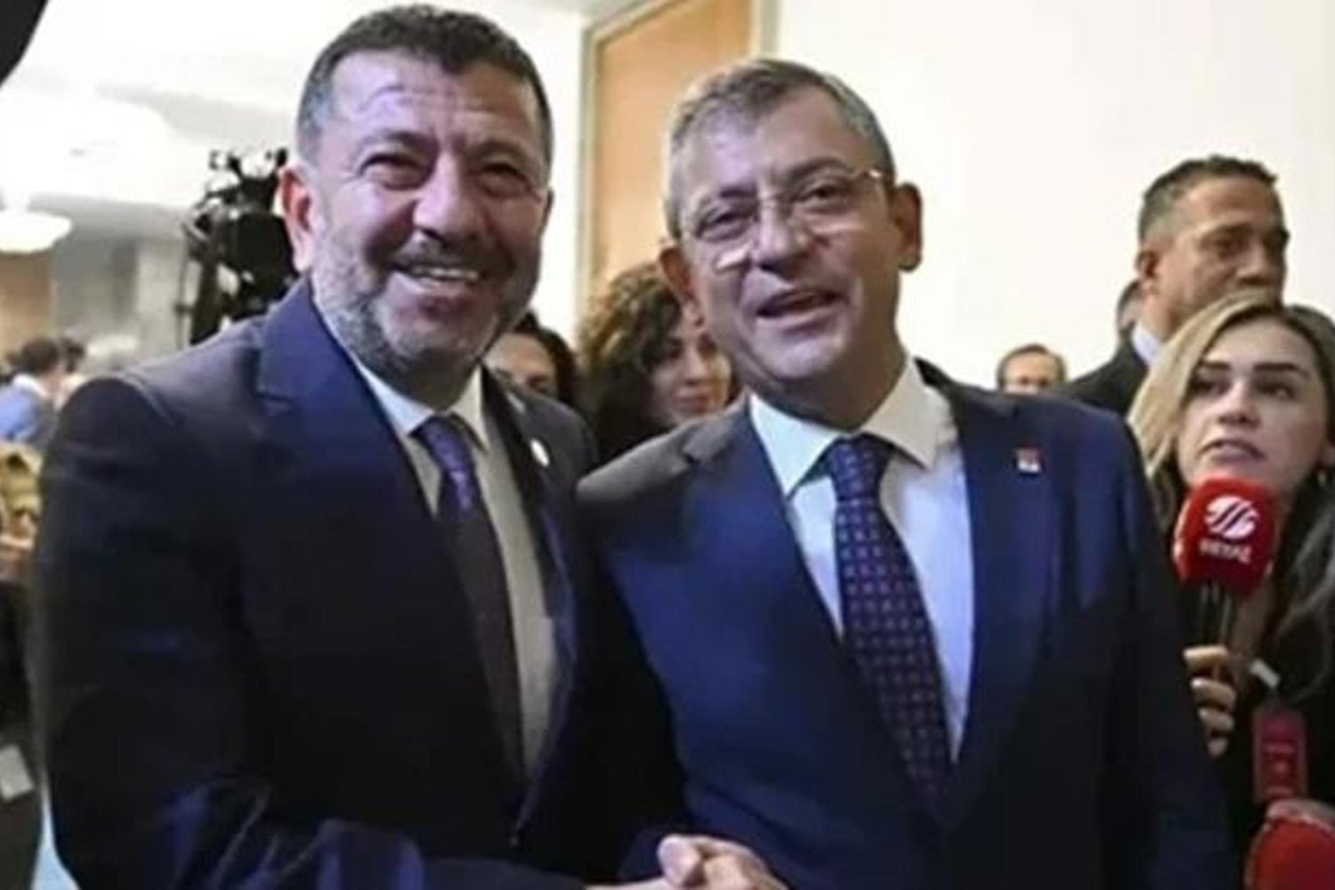 Yolsuzluk ve Rüşvet İddialarıyla Çalkalanan Muhittin Böcek ve CHP Yetkilileri