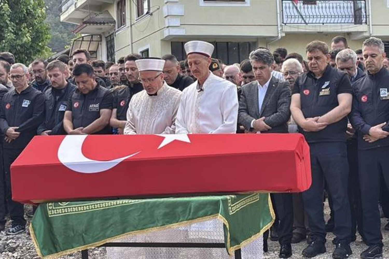 Kurtarma Çalışmaları Felakete Döndü: AFAD Ekibi Suda Kayboldu, Bir Kahraman Hayatını Kaybetti