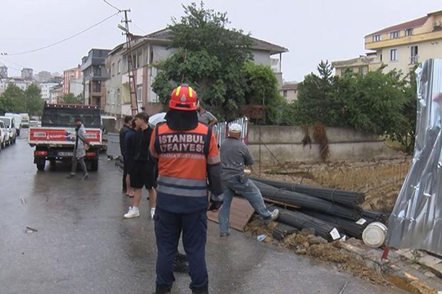 Sancaktepe'de Toprak Kayması: Mübacir Caddesi'nde Güvenlik Önlemleri Artırıldı