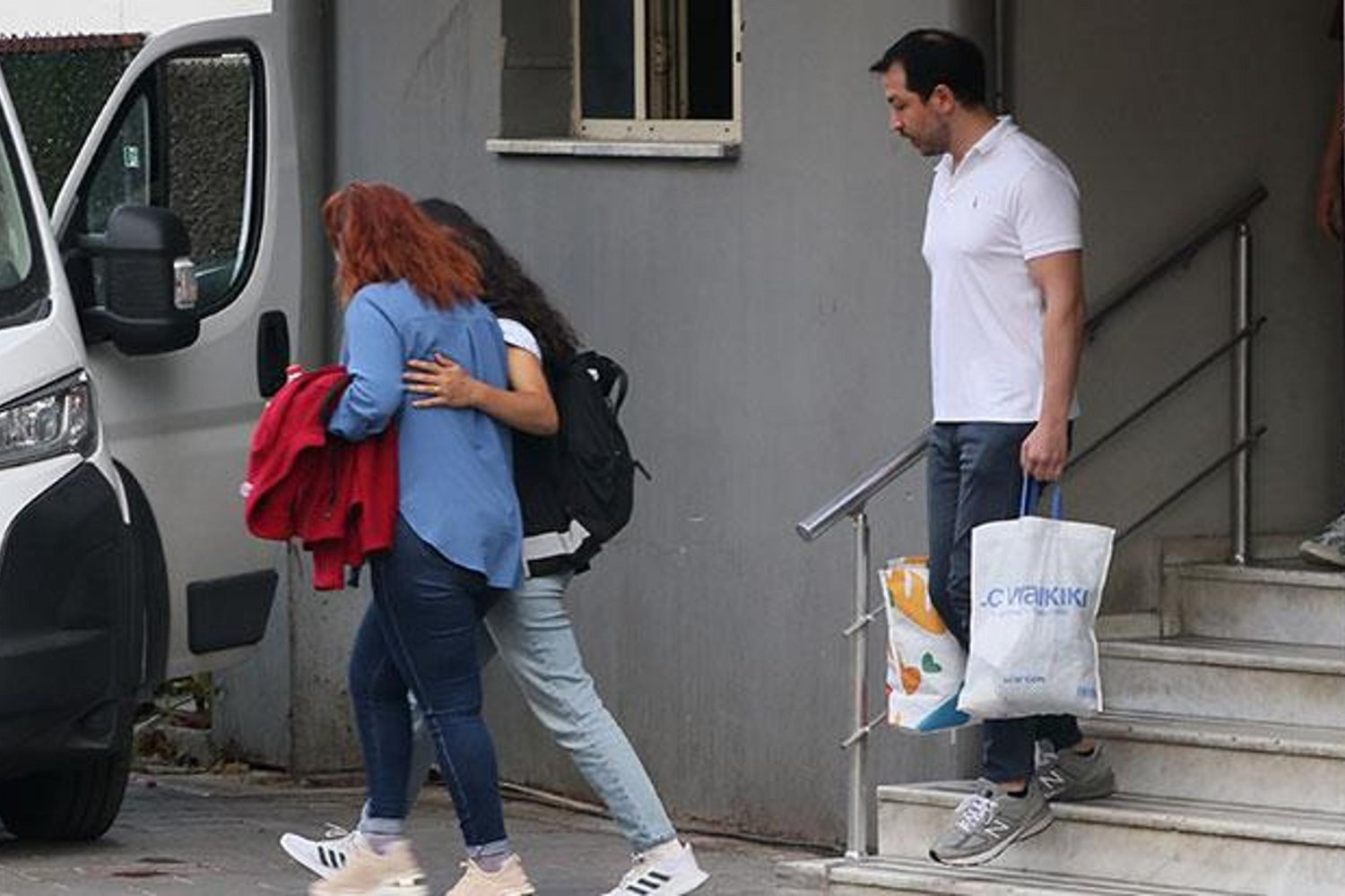 İzmir'deki Yolsuzluk ve Rüşvet Operasyonunda 7 Şüpheli Tutuklandı