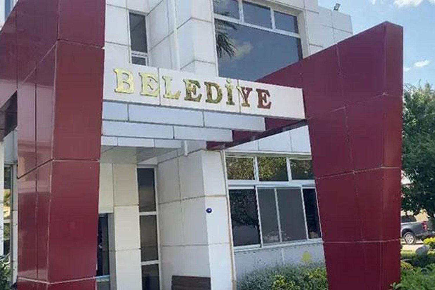 Seferihisar'da İnşaat ve Imar Soruşturması: İmar Müdürlüğü Yetkilisine Gözaltı