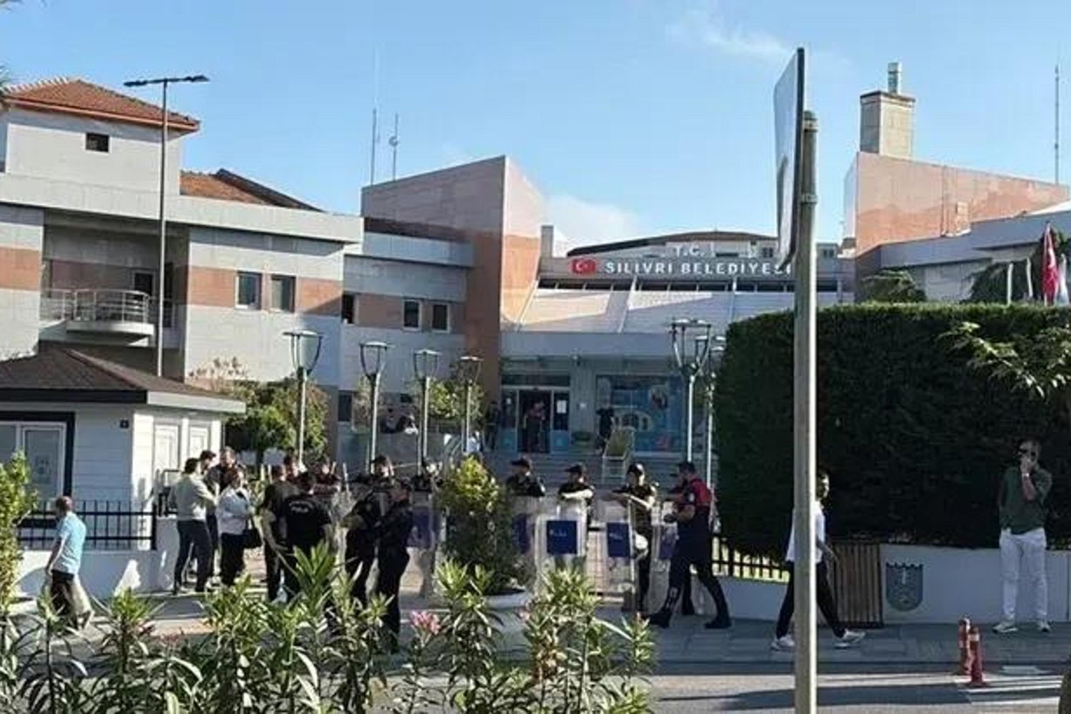 İstanbul'da Belediye Başkanı Bora Balcıoğlu'na Operasyon: Gözaltılar ve Tutuklamalar Var