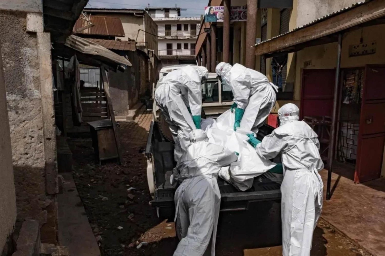 Ebola Salgını Çağrısı: KDC'de En Büyük Salgın ve Hayatları Vuran Gerçekler