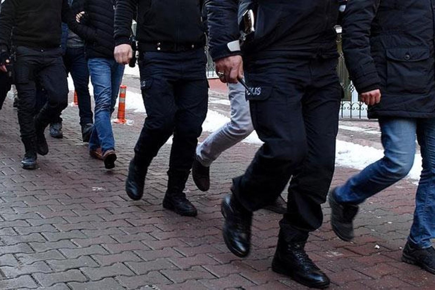 Sosyal Medyada Suç Övgüsü Yapanlara Operasyon: 258 Şüpheli Gözaltında