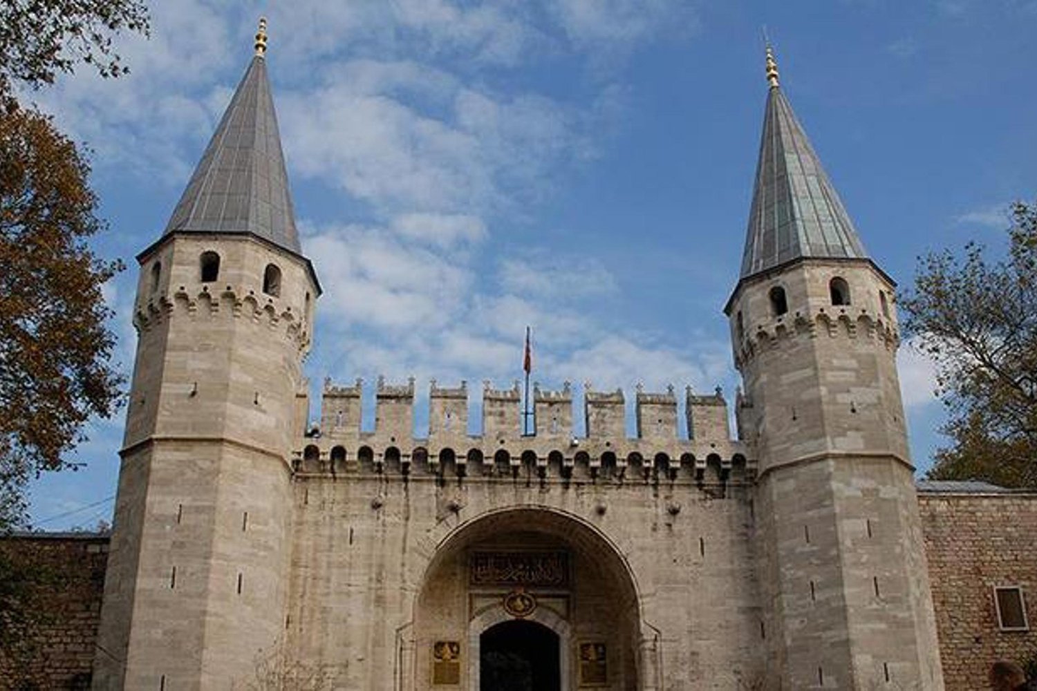 Topkapı Sarayı Gece Ziyareti 2024: Tarihi Mekanlar Akşam Ayrıcalığıyla Keşfedilsin