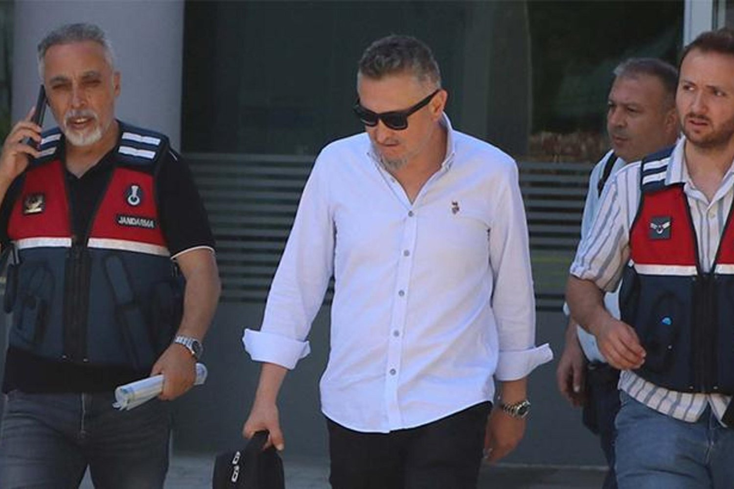 Denizli'de Yasadışı Uyuşturucu Operasyonu Şoke Etti: 12 Avukat Gözaltında!