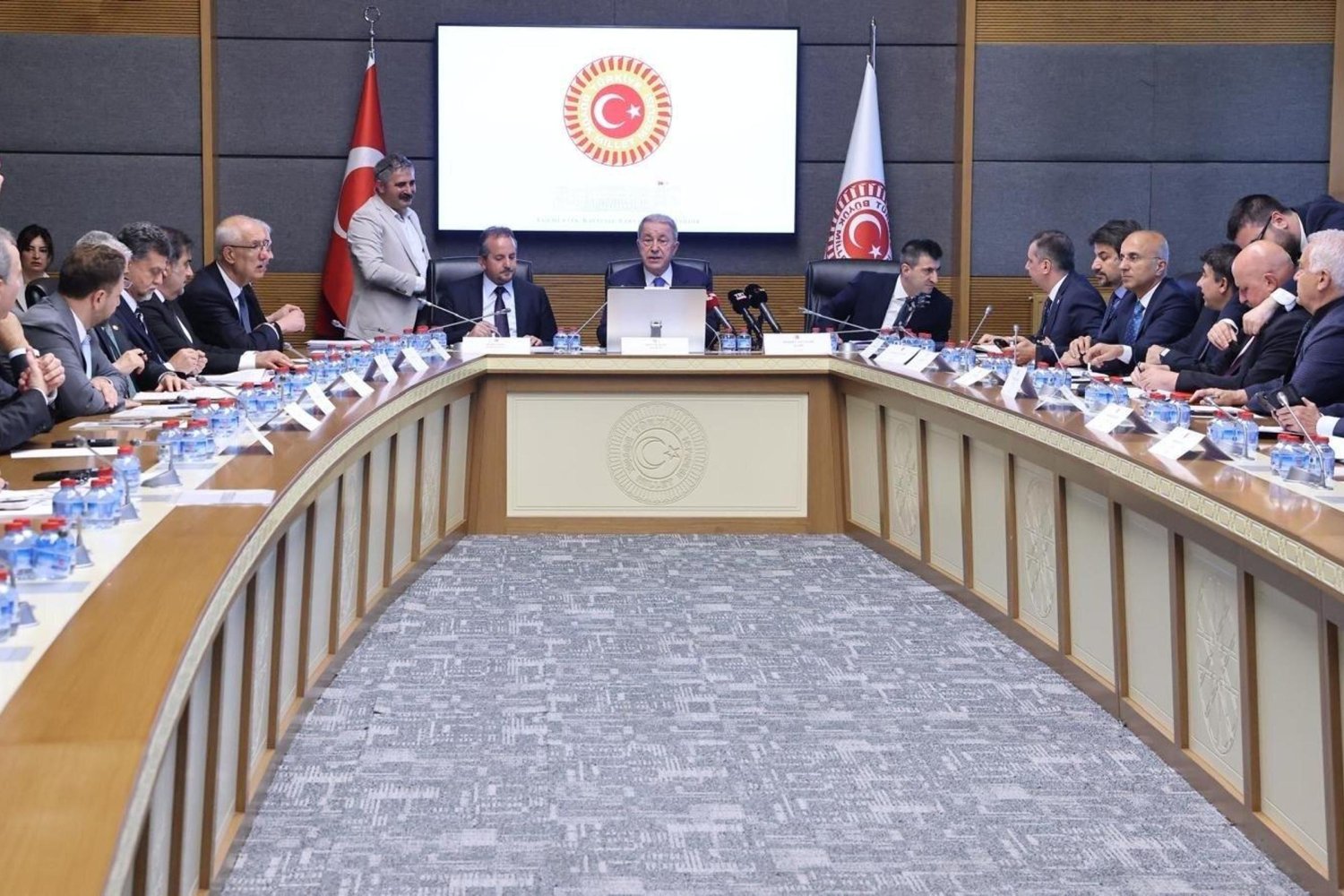 Milli Savunma Komisyonu Başkanı Hulusi Akar'dan Şehit Aileleri ve Gazilere Müjde: Hayatlarını Kolaylaştıracak Çalışma